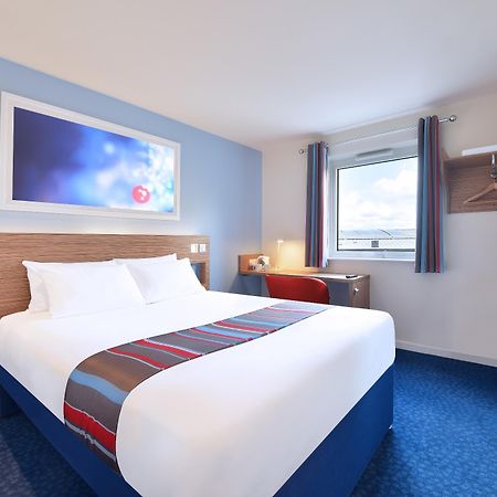 Ramada Encore Milton Keynes Bagian luar foto