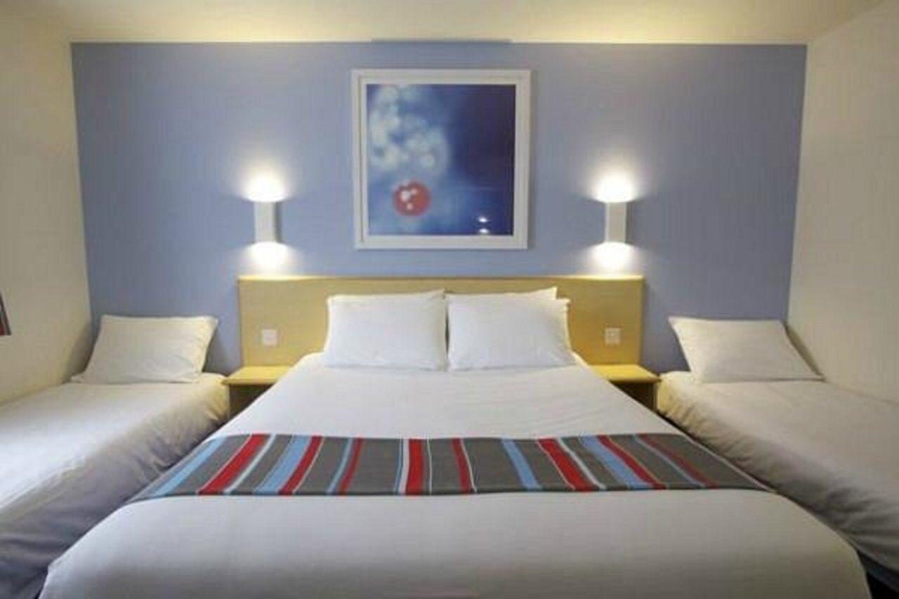 Ramada Encore Milton Keynes Bagian luar foto