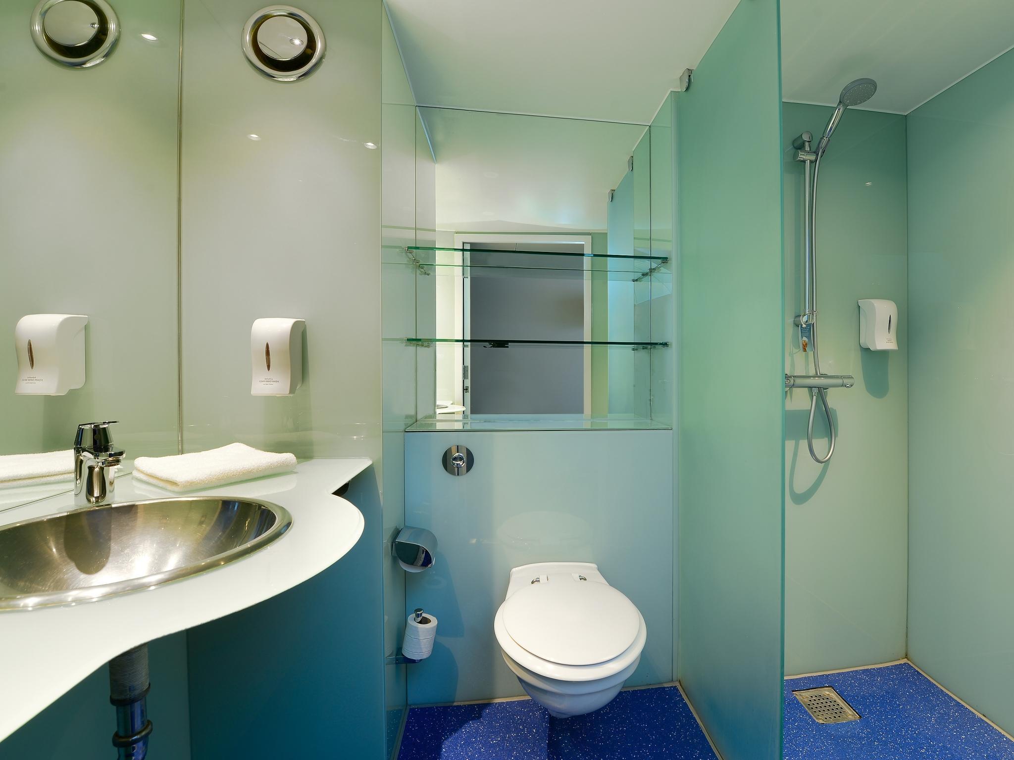 Ramada Encore Milton Keynes Bagian luar foto