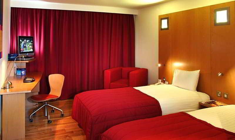 Ramada Encore Milton Keynes Bagian luar foto