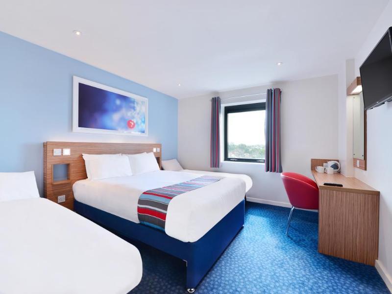 Ramada Encore Milton Keynes Bagian luar foto