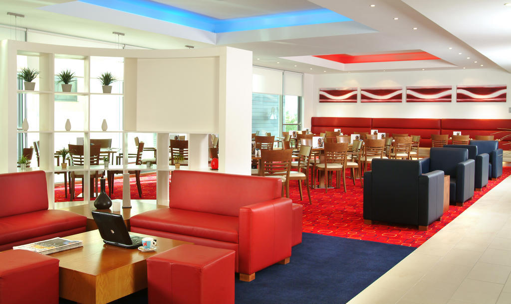 Ramada Encore Milton Keynes Bagian luar foto