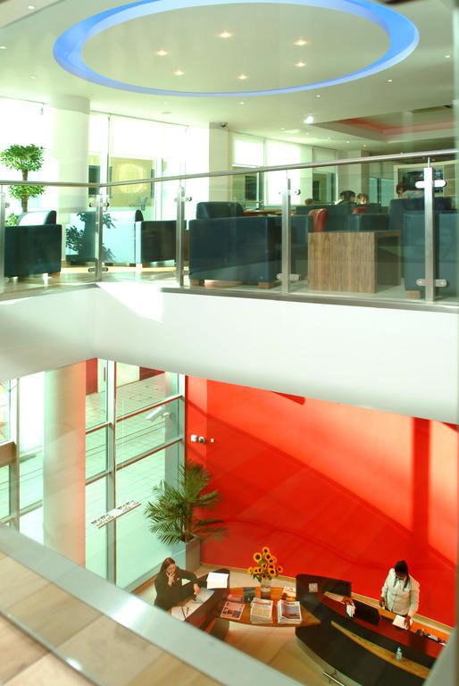 Ramada Encore Milton Keynes Bagian luar foto